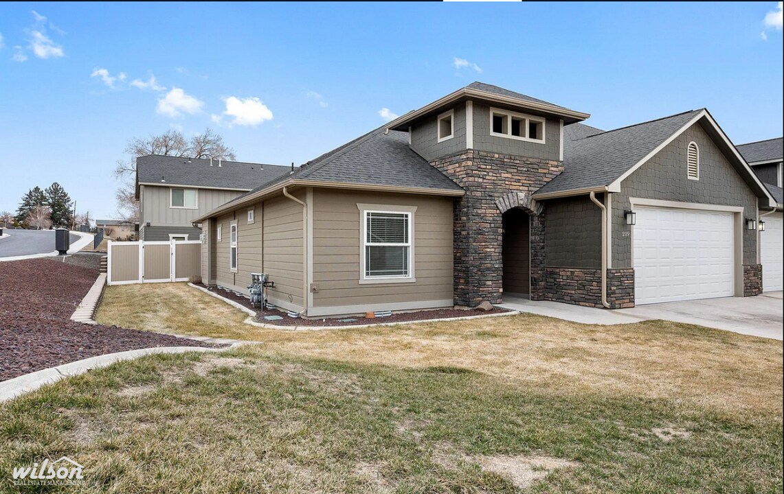 209 N 89th Ave in Yakima, WA - Building Photo