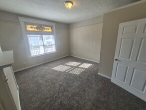 132 Evergreen Ave in Southgate, KY - Foto de edificio - Building Photo