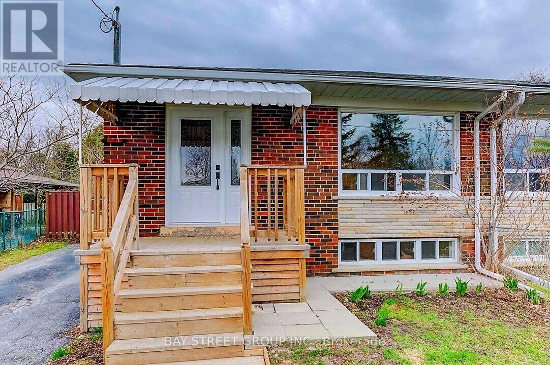 382 Blue Grass Blvd in Richmond Hill, ON - Building Photo