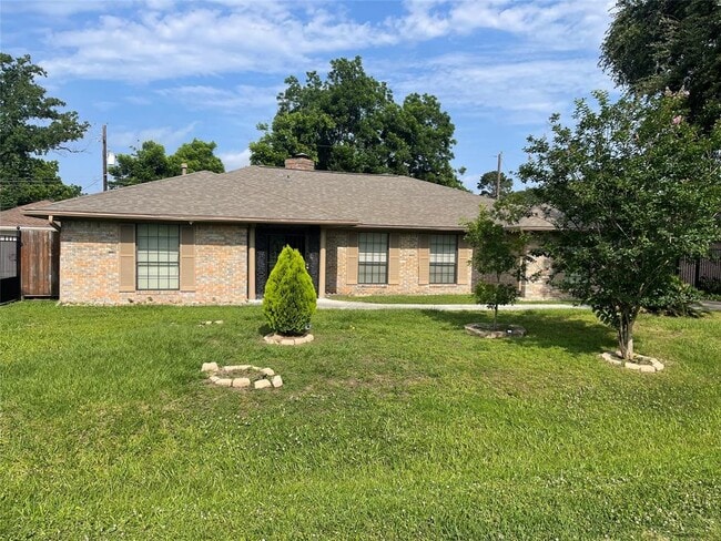 7811 Echo Brook Dr in Houston, TX - Building Photo - Building Photo