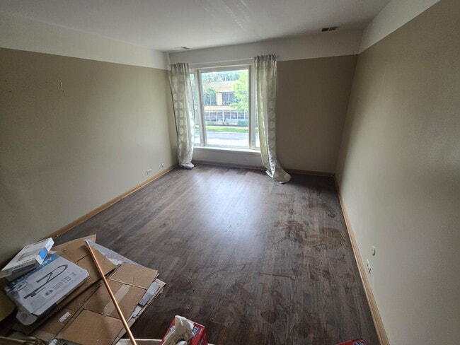 6840 W North Ave, Unit 2B in Chicago, IL - Building Photo - Building Photo