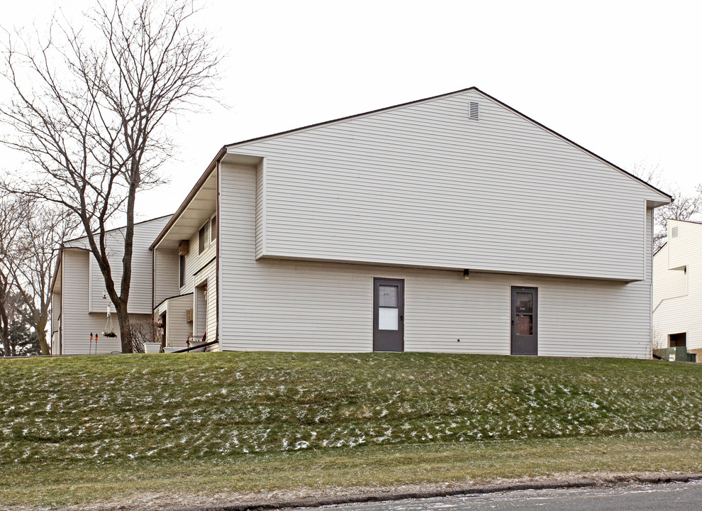 Birchwood Townhouse Apartments in Stillwater, MN - Building Photo