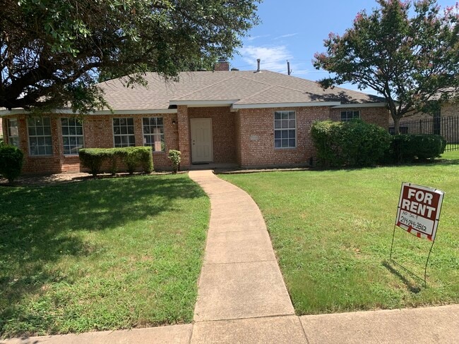 property at 2040 Garden Crest Ln