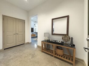 306 McGowen St in Houston, TX - Foto de edificio - Building Photo