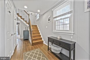 6400 Fleetside Ct in Alexandria, VA - Building Photo