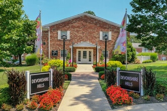 Renaissance Hills in Hauppauge, NY - Foto de edificio - Building Photo