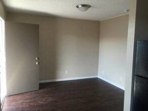 Morgan Manor in Killeen, TX - Building Photo - Building Photo