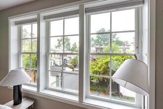 2210 Wisconsin Ave NW in Washington, DC - Foto de edificio - Building Photo