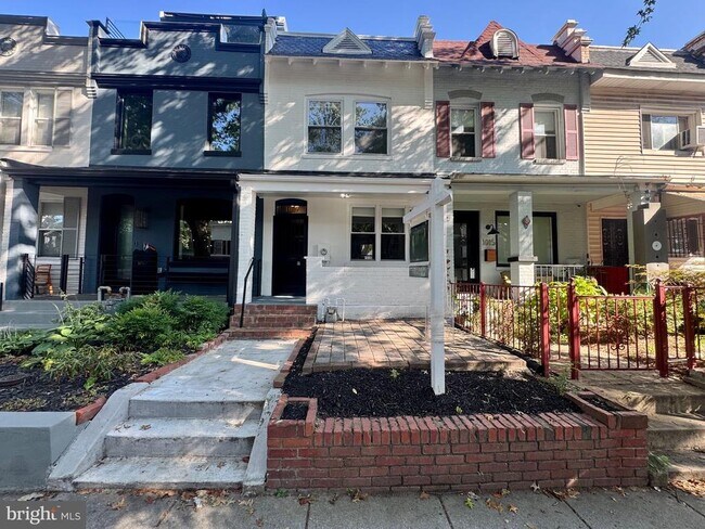 property at 1017 Kenyon St NW