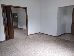 912-914 E Jefferson St in Iowa City, IA - Building Photo - Building Photo