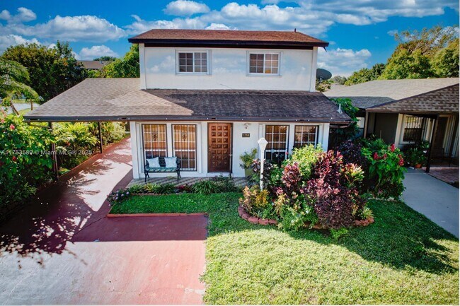 5284 NW 193rd Ln in Miami Gardens, FL - Building Photo - Building Photo