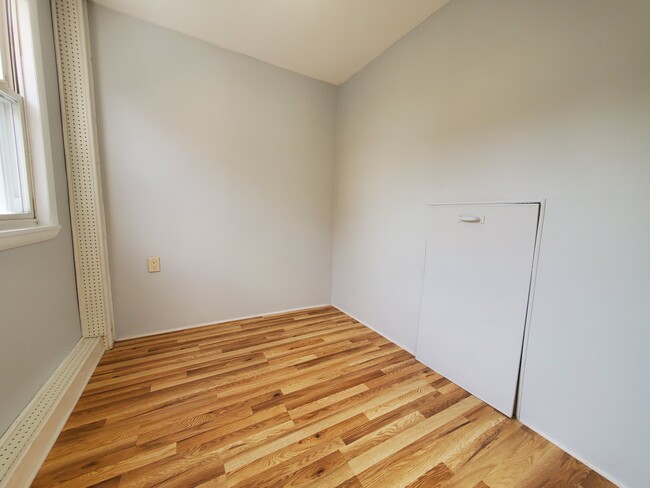 22 Westervelt Pl, Unit 2