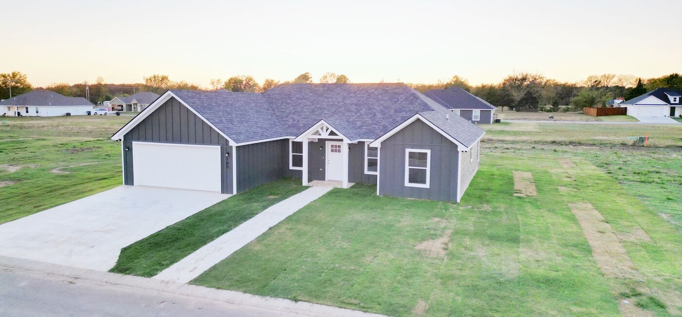 409 Brody's Wy in Durant, OK - Building Photo