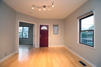 4823 NE 13th Ave in Portland, OR - Building Photo - Building Photo