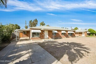 340 E Virginia Cir, Unit 340 in Phoenix, AZ - Building Photo