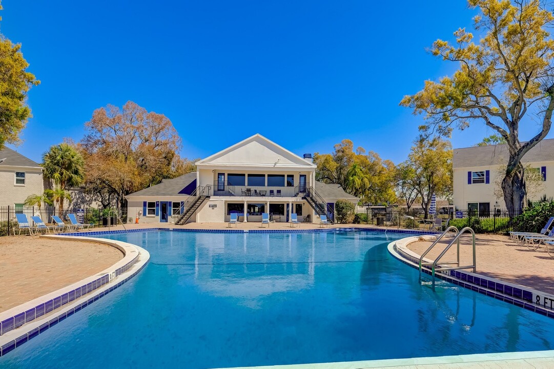 Reserve at Lake Pointe Apartments and Townhomes in St. Petersburg, FL - Building Photo