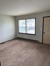 404 W Livingston St, Unit Unit B in Fairbury, IL - Building Photo - Building Photo