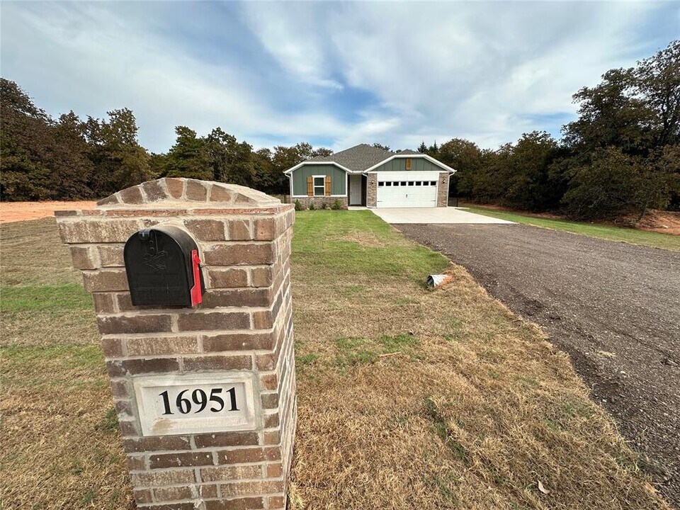 16951 Lantana Lp in Newalla, OK - Building Photo