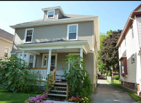 120 Weldon St, Unit Weldon St UPPER in Rochester, NY - Building Photo