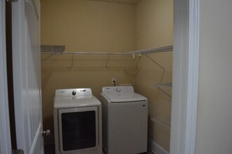 480 Meadow Hill Dr in Alpharetta, GA - Foto de edificio - Building Photo