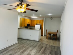 1505 Cadfel Ct, Unit 206 in Wilmington, NC - Foto de edificio - Building Photo