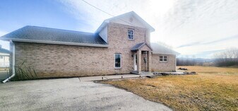 6625 Washington Ave in Mount Pleasant, WI - Building Photo