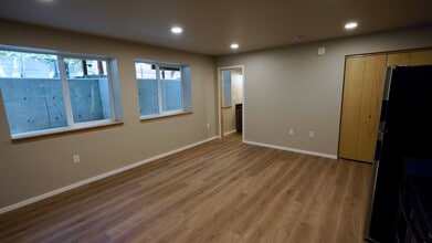 110 SE Handley St in McMinnville, OR - Building Photo - Building Photo