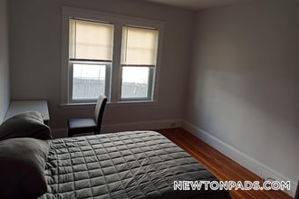 36 Crosby Rd in Newton, MA - Foto de edificio - Building Photo