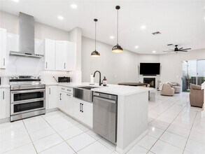 835 NE 17th Way in Fort Lauderdale, FL - Building Photo - Building Photo