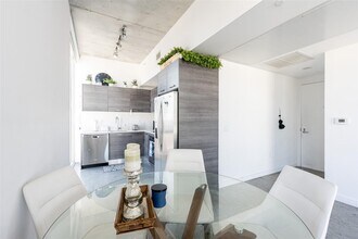 151 SE 1st St, Unit 1610 in Miami, FL - Building Photo - Building Photo