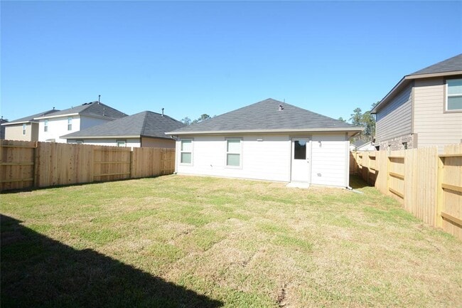 1319 Winding Willow Dr in Pinehurst, TX - Building Photo - Building Photo
