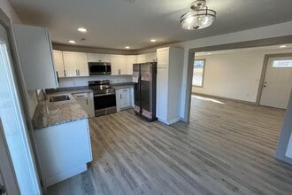 424 N Clay St in Marshfield, MO - Building Photo - Building Photo