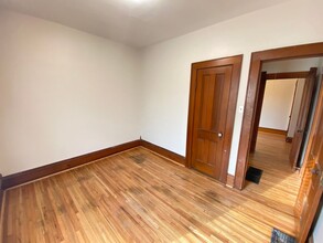 303 3rd St NW in Waverly, IA - Foto de edificio - Building Photo