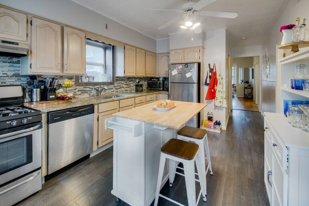 1031 W Wolfram St, Unit #1 in Chicago, IL - Building Photo