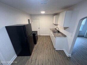 451 Long Branch Blvd in Jacksonville, FL - Building Photo - Building Photo
