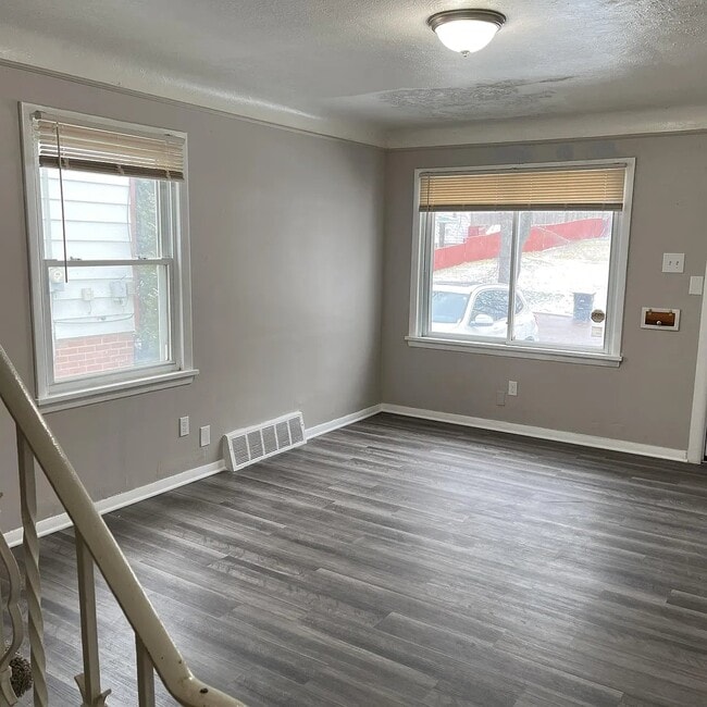 4304 E 164th St in Cleveland, OH - Foto de edificio - Building Photo
