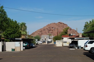 Desert Villa in Phoenix, AZ - Building Photo - Building Photo