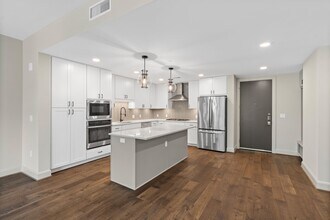 2511 Willowick Rd in Houston, TX - Foto de edificio - Building Photo