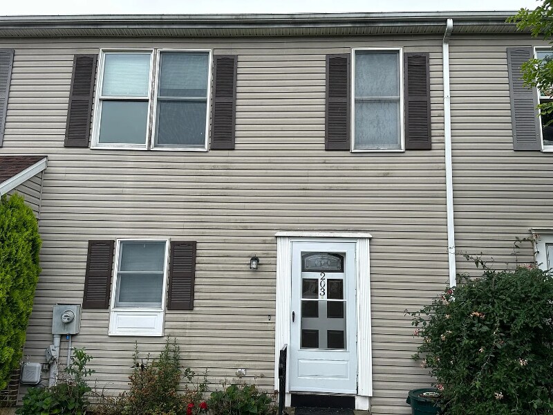 203 Poplar Dr in Reading, PA - Building Photo