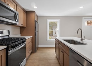 40 Cedar St in Wellesley, MA - Foto de edificio - Building Photo