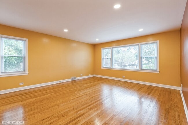 5000 Louise St in Skokie, IL - Building Photo - Building Photo