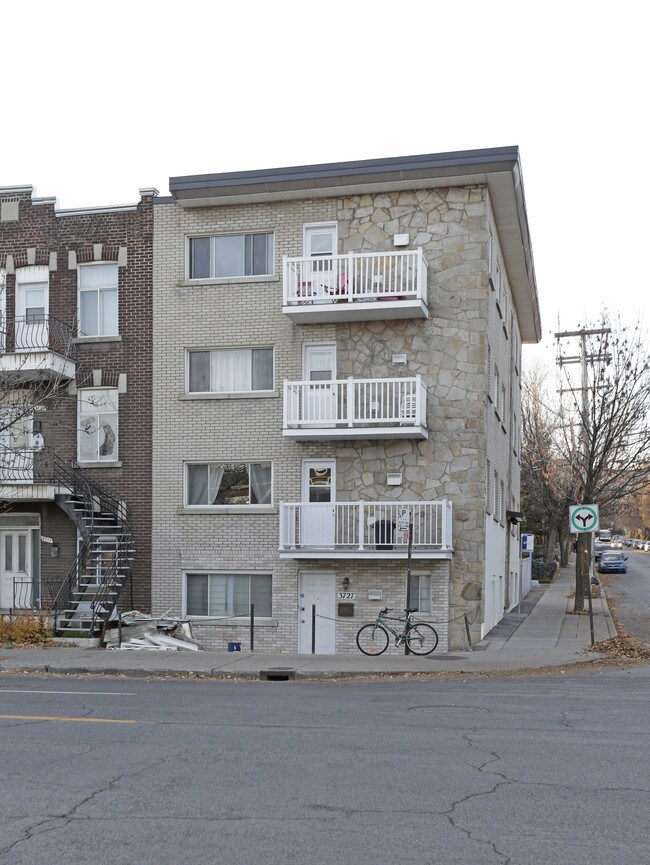 2502 Nicolet Rue in Montréal, QC - Building Photo - Building Photo