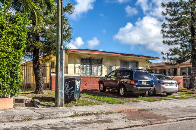 421 SW 9th Ave in Miami, FL - Building Photo - Building Photo