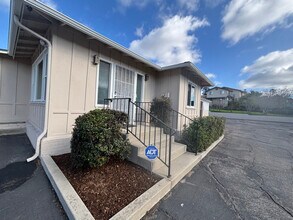 626 Civic Center Dr in Vista, CA - Building Photo - Building Photo