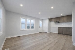 21 Colborne St in Thorold, ON - Building Photo