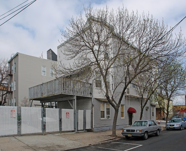 127 Avenue E in Bayonne, NJ - Building Photo - Building Photo