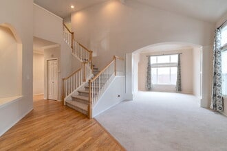 12730 SE 302nd St in Auburn, WA - Foto de edificio - Building Photo