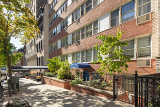 150 E 37th St in New York, NY - Building Photo - Building Photo