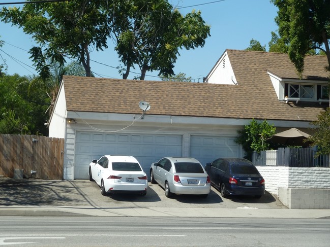 11667 Burbank Blvd in North Hollywood, CA - Building Photo - Building Photo