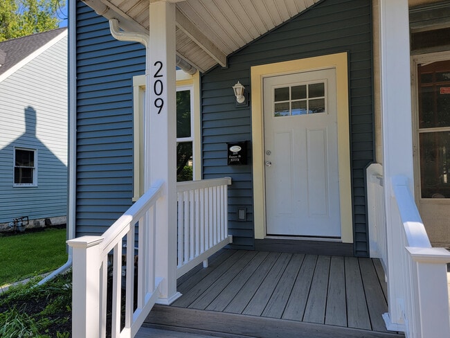 209 Leaman St in Lititz, PA - Building Photo - Building Photo